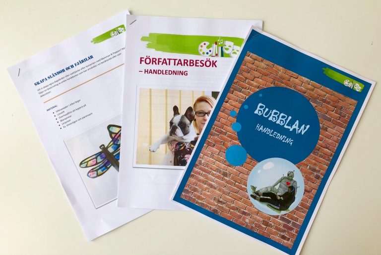 Tre framsidor på de lärarhandledningar som beskrivs i texten.